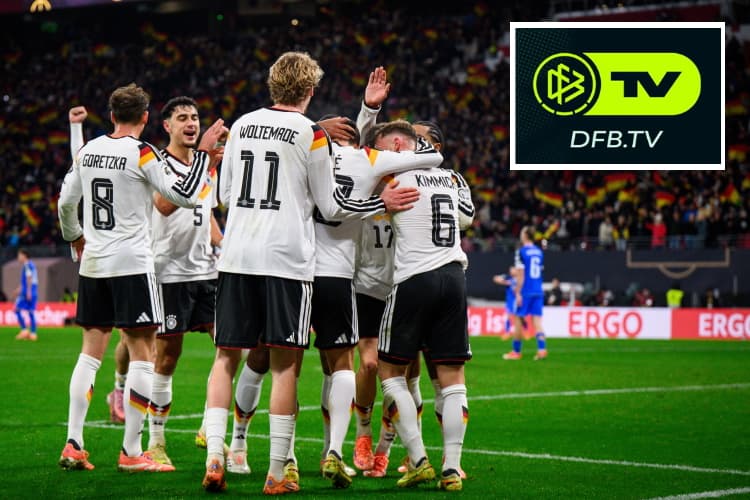 Spieler der deutschen Fußball-Nationalmannschaft mit dem Logo von DFB.TV