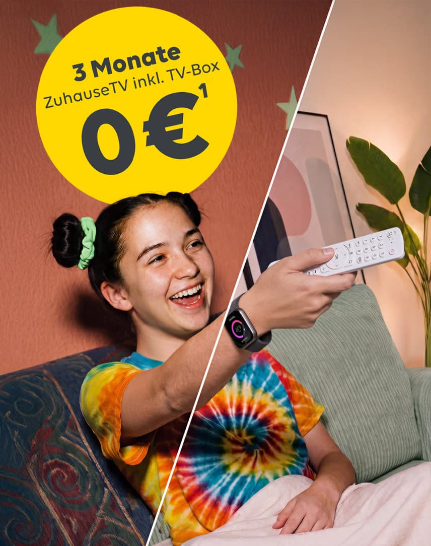 Lachendes Mädchen mit Fernbedienung