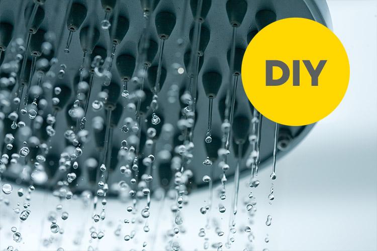 Duschkopf aus dem Wasser tropft