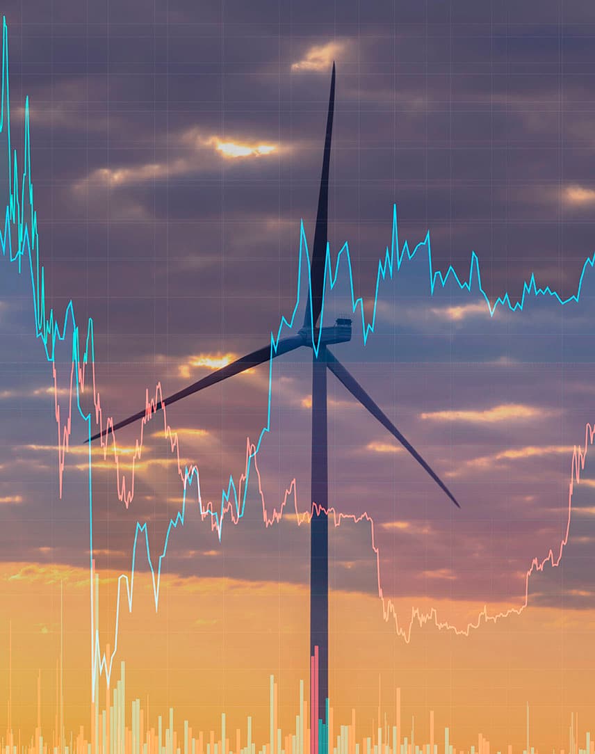 Windrad vor bewölktem Himmel mit eingeblendeter Kursgrafik.