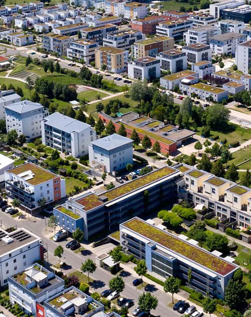 Vogelperspektive von Wohngebiet mir vielen Mehrfamilienhäusern