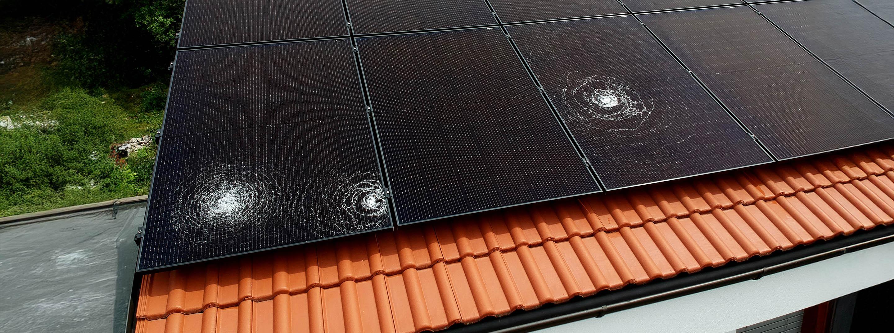 PV-Modul mit Steinschlägen