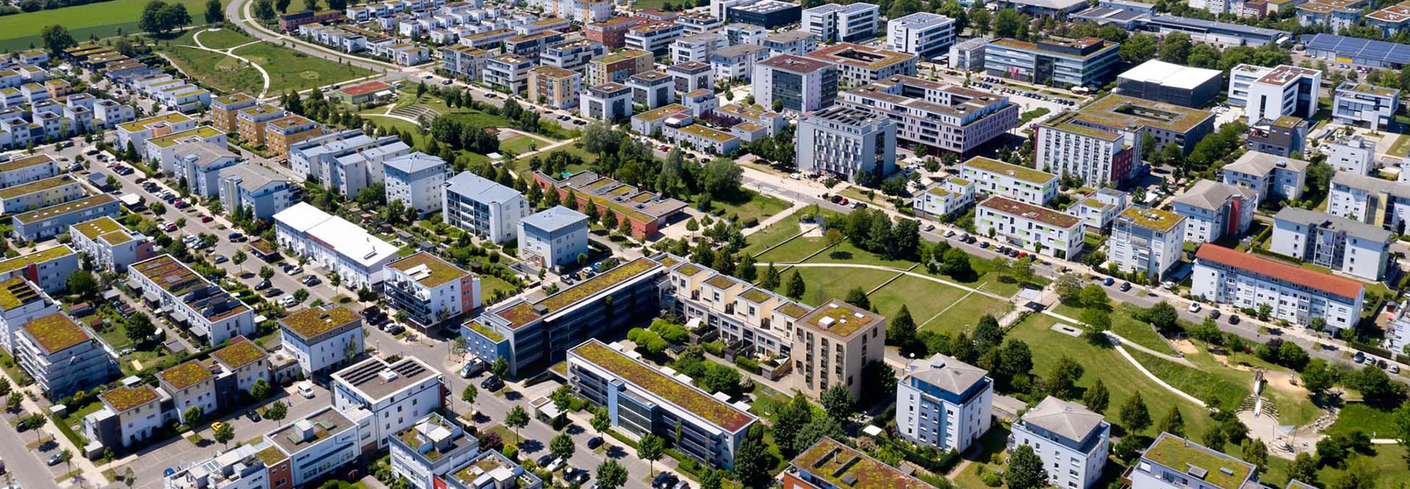 Vogelperspektive von Wohngebiet mir vielen Mehrfamilienhäusern