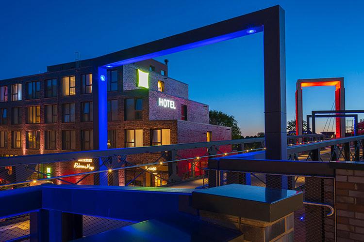 Brücke in der Stadt Vechta zur blauen Stunde.