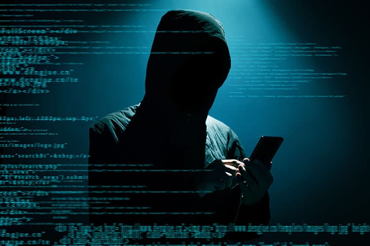 Stilisierter Hacker mit Smartphone in der Hand