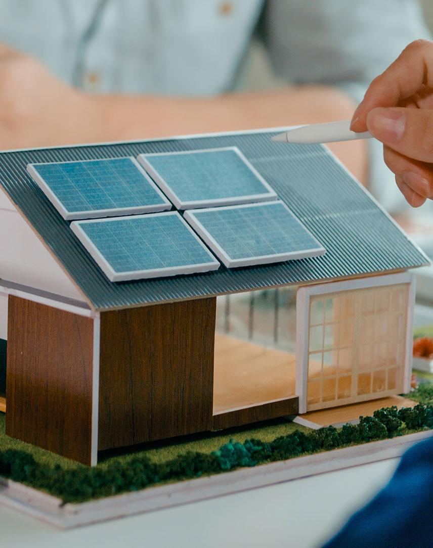 Modell-Haus mit Photovoltaikanlage